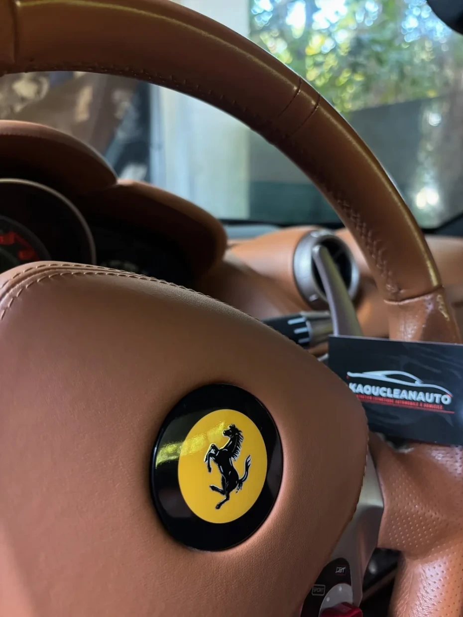 Volant en cuir de la Ferrari California